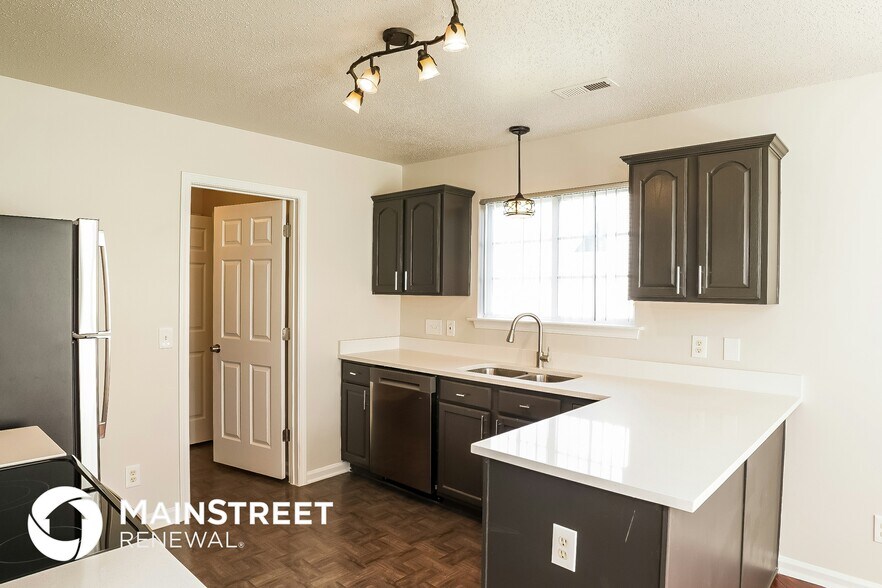 Building Photo - 1015 Highstone Dr