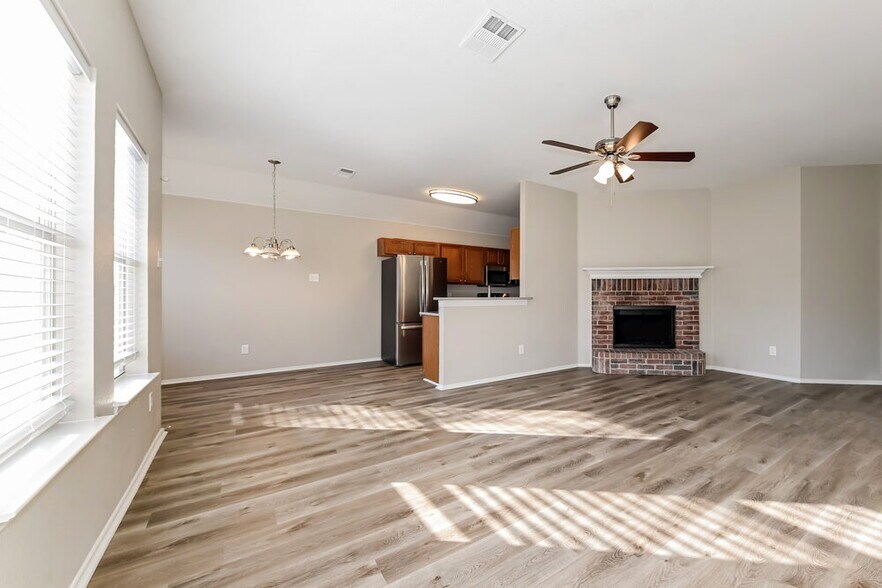 Building Photo - 1326 Misty Dr