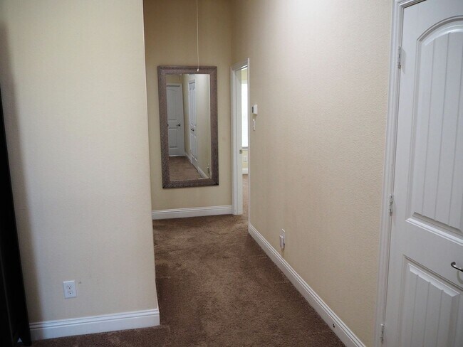 Building Photo - 3 Bed - 2.5 Bath Townhome in Flower Mound ...