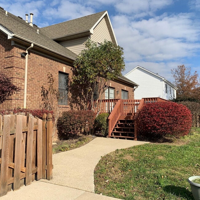 Building Photo - 4204 Nutmeg Dr