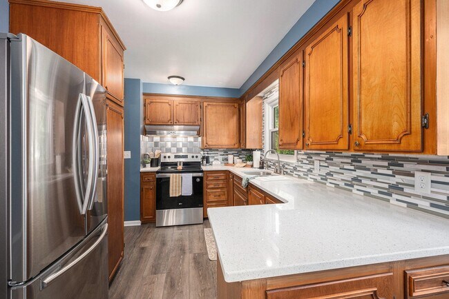 Building Photo - 912 Dwillard Dr
