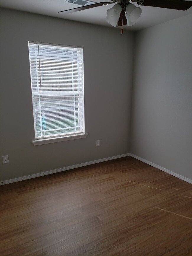 Building Photo - 2107b Ingalls Ln