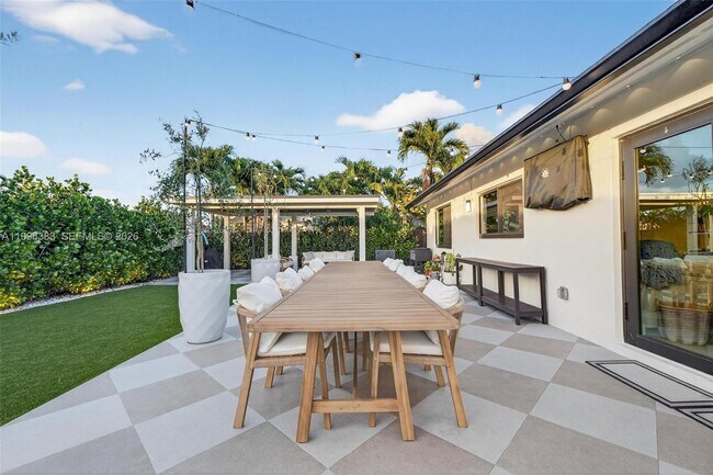 Building Photo - Southwest 74th Street, Miami, FL 33183 - 3 BR 2 BA single-family home