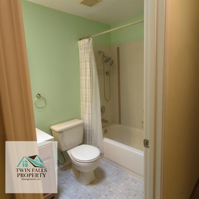 Building Photo - 955 Wood River Dr