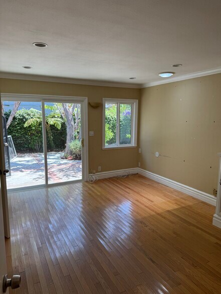 Building Photo - 304 Portland Cir