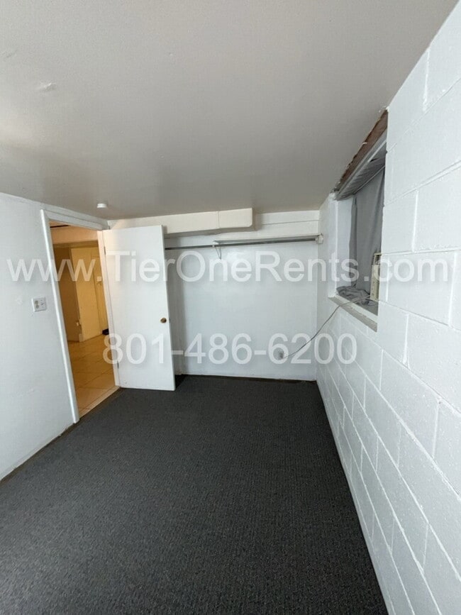 Building Photo - No deposit option available for qualified renter with Obligo!