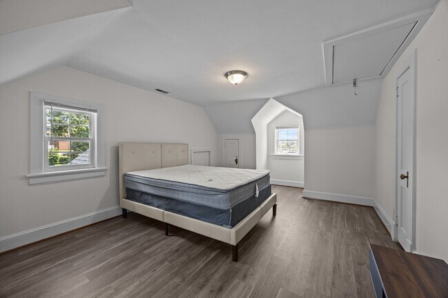Building Photo - 806 Gorman St