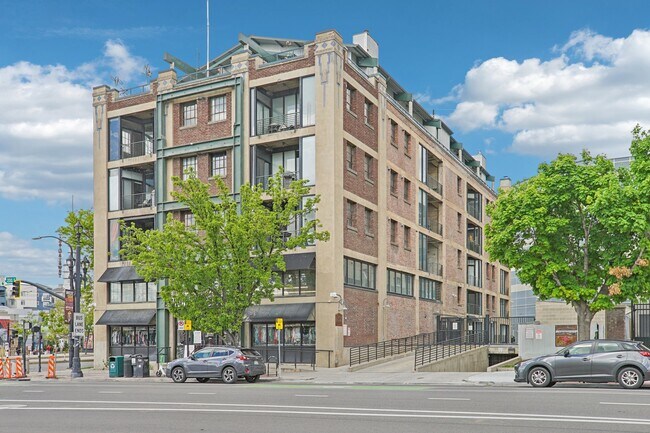 Building Photo - 380 W 200 S