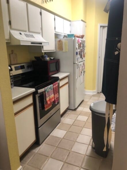 Building Photo - 7410 Singing Hills Dr