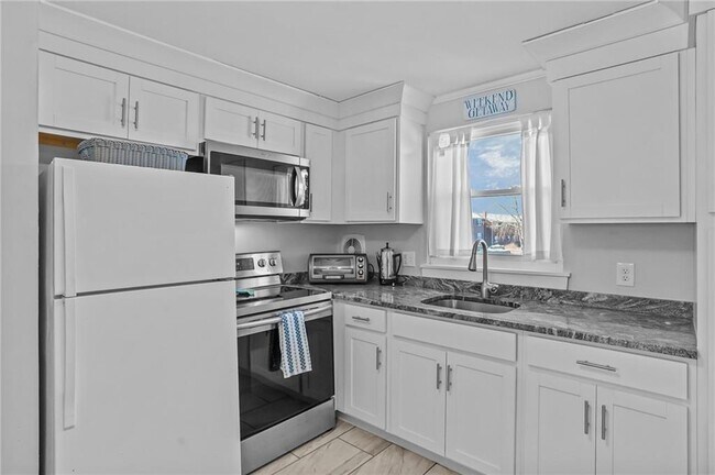 Building Photo - 70 Carroll Ave