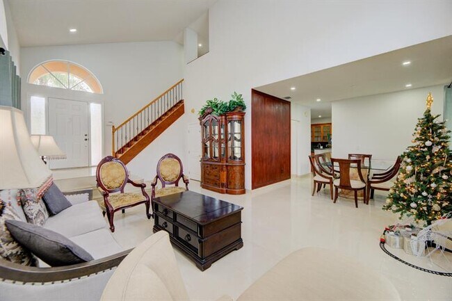 Building Photo - 724 NW 155th Terrace