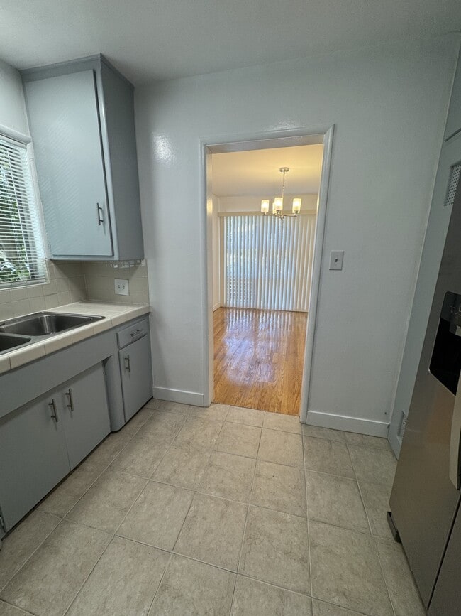 Kitchen - 11680 Bellagio Rd