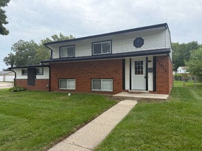Building Photo - "3-Bed Sterling Heights Home with Granite Kitchen & Finished Basement!"