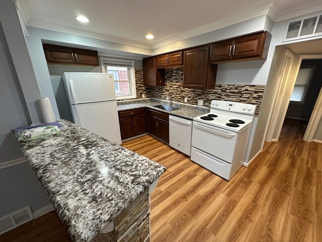 Kitchen - 12819 Lenore