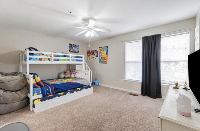 Building Photo - 17 Shell Ave SE