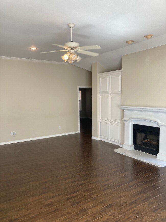 Building Photo - 8520 Western Meadows Dr