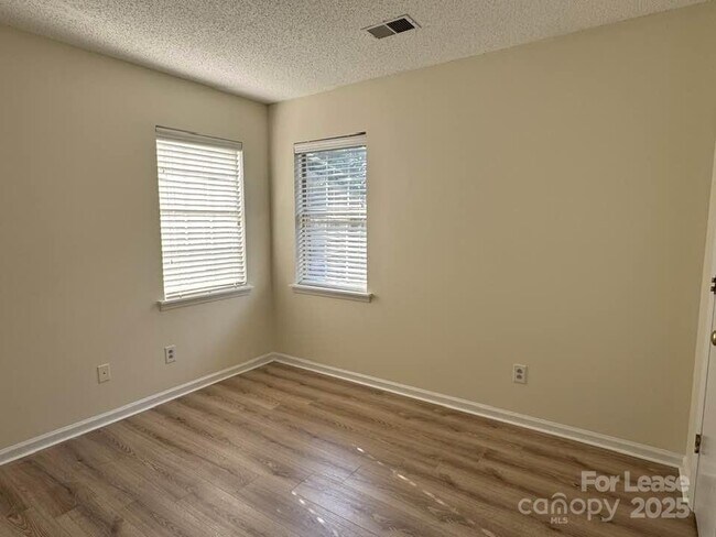 Building Photo - 9037 Castlebay Dr