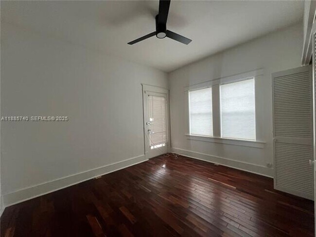 Building Photo - 130 SW 1st Ave