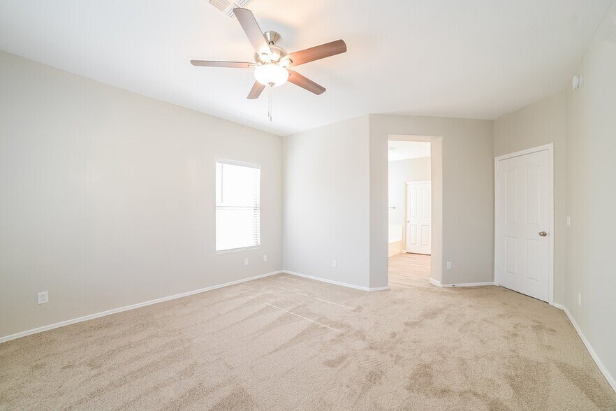Building Photo - 6605 W Range Mule Dr