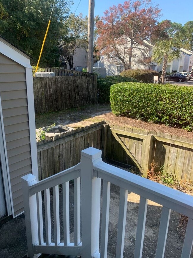 Building Photo - 2-Bedroom, 1.5-Bath town house