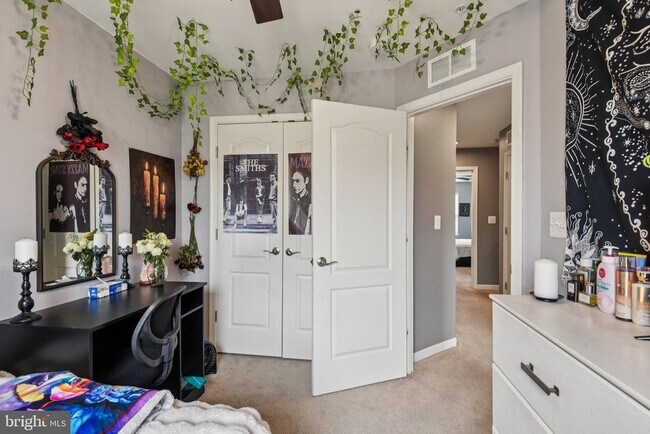 Building Photo - 1306 Hawk Hollow Dr