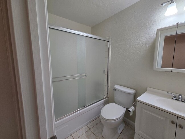 Building Photo - 3-bedroom, 2-bath home in Grass Valley