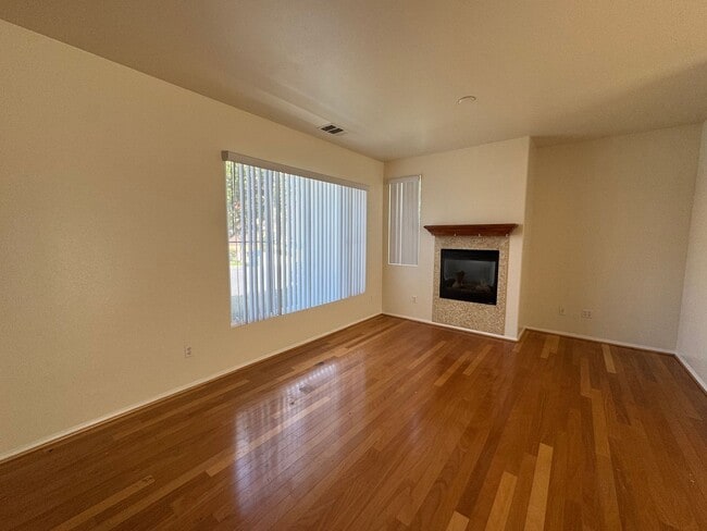 Building Photo - Welcome To Your New Home In Inglewood (Gat...