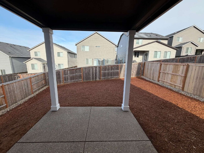 Building Photo - Brand New Estacada 3 bed/2 1/2 bath Home!