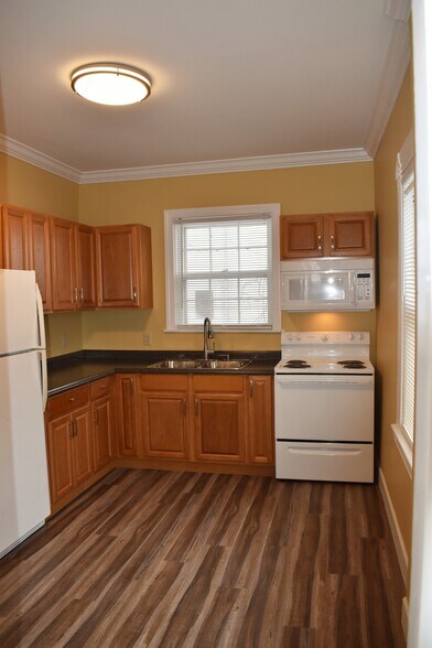 Kitchen - 533 W Gray St