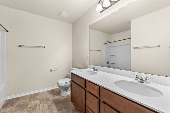 Building Photo - 1053 Sagebrush Dr