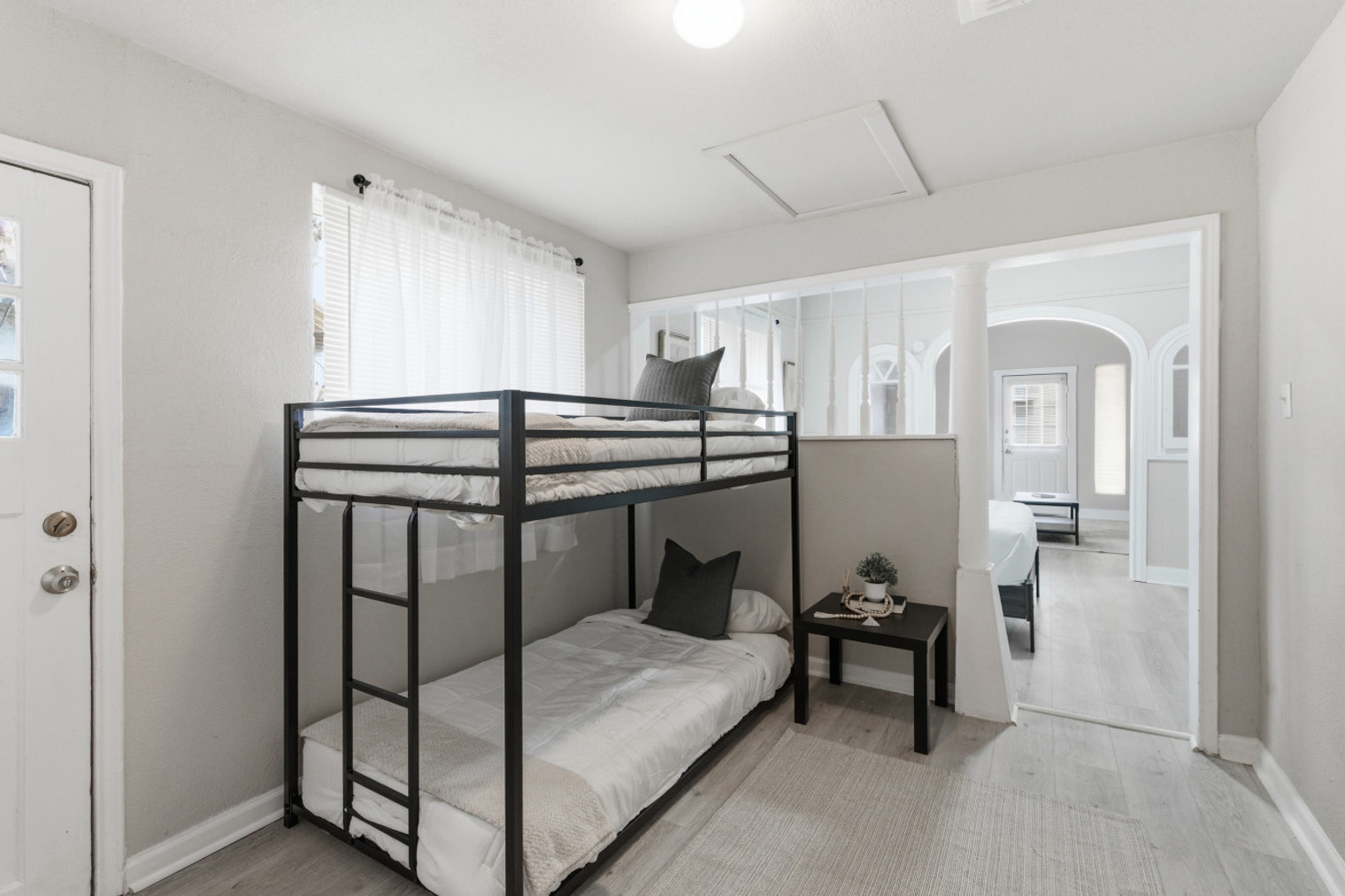 Building Photo - 314 West Cevallos-SI ID1363388P