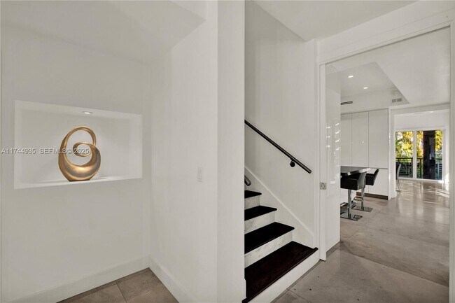 Building Photo - 573 Warren Ln