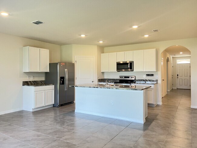 Building Photo - **COMING SOON**4 bd/2bath Home available i...