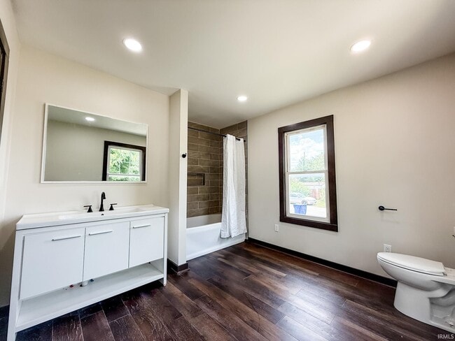 Building Photo - 1900 N Market St