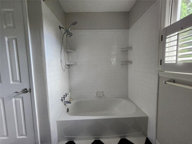 Building Photo - 5079 Bridgeport Way NW