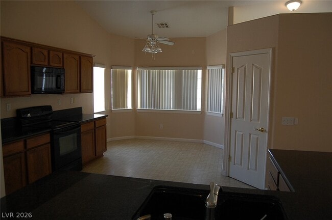 Building Photo - 4911 Ridgewood Dr