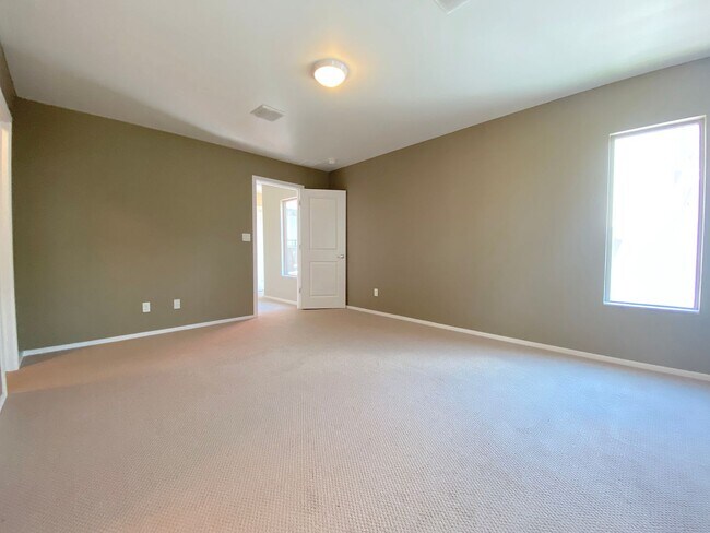 Building Photo - West El Paso 4bed/3.5bath Townhome