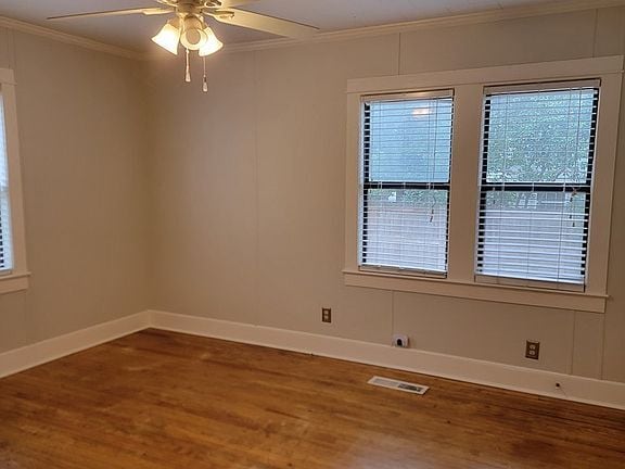 Building Photo - 804 Davis Ave