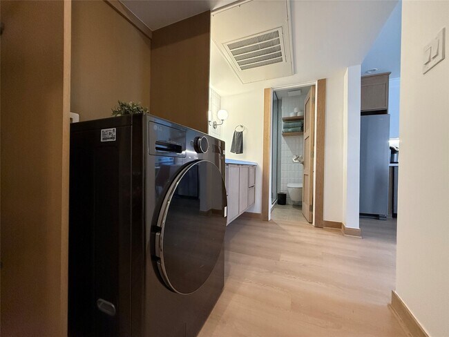 Building Photo - 1901 Richmond Ave.