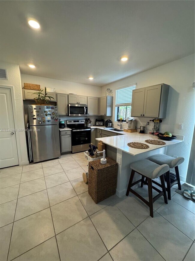 Building Photo - 466 NE 12th St