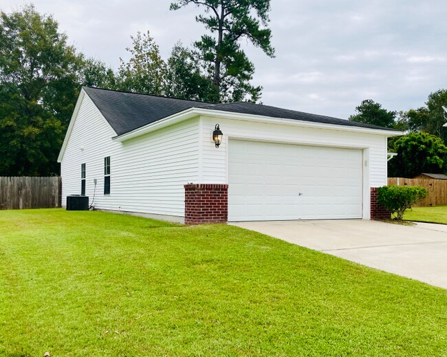Building Photo - 98 Creek Bend Dr