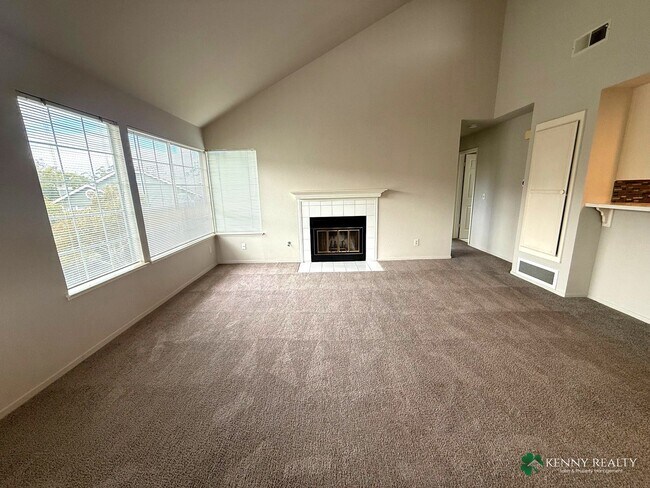 Building Photo - Remodeled 2-Bedroom Home with City Views in Daly City