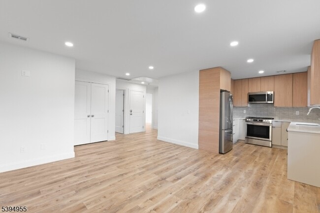 Building Photo - 42 Church St