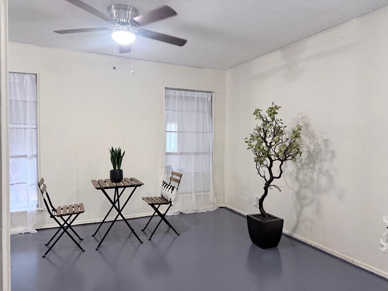 Building Photo - 7418 Meadow Cliff St