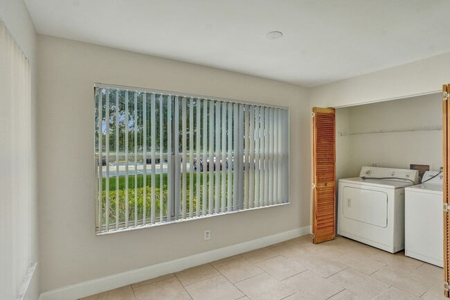 Building Photo - 12650 Vista Isles Dr
