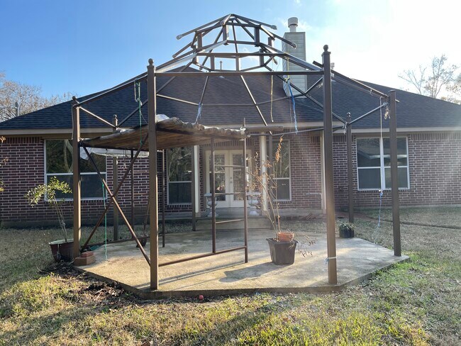 Backyard view with open atrium - 600 River Bend Dr