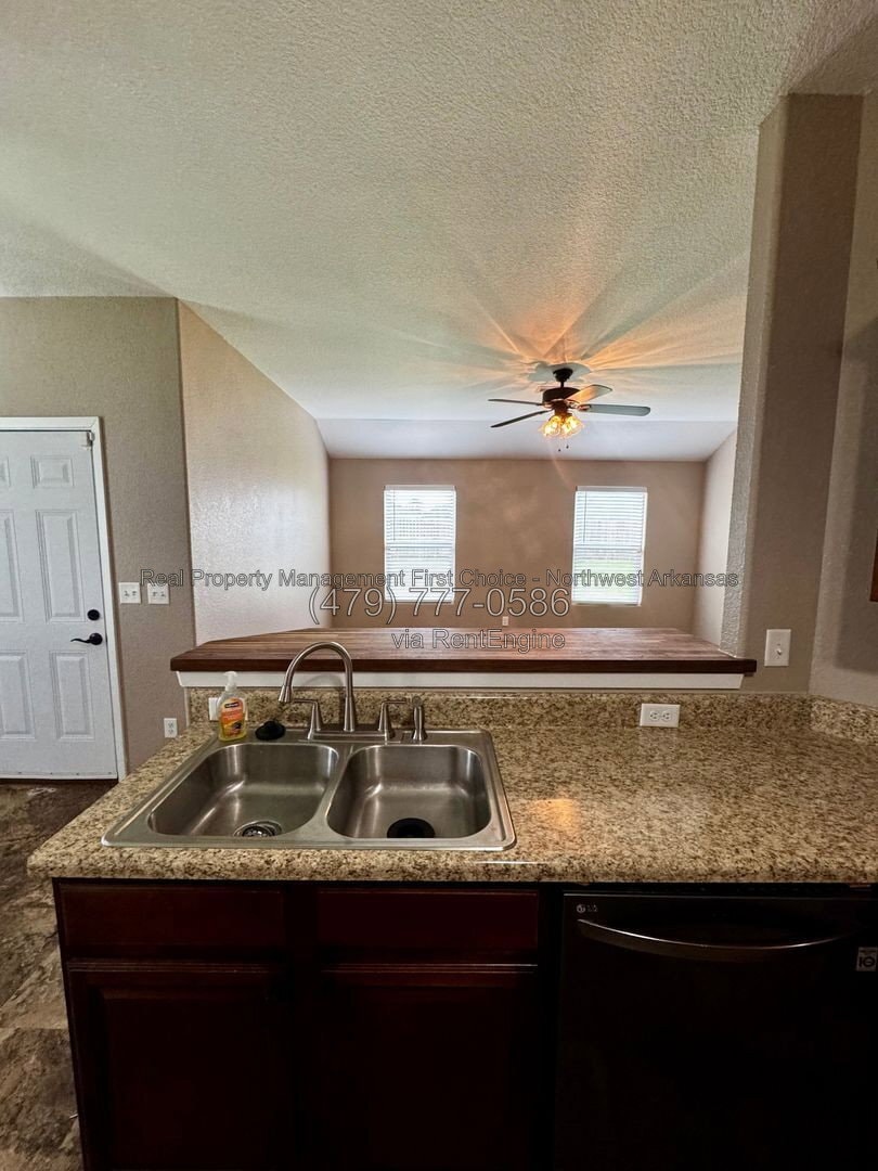 Building Photo - 15173 Smith Ridge Rd