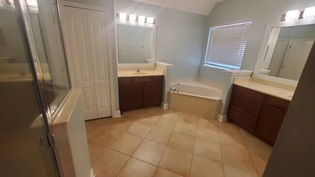 Building Photo - 6138 Wakulla Springs Rd