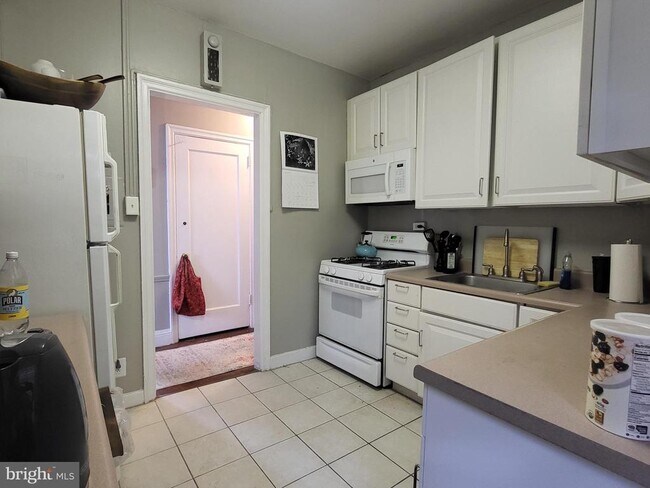 Building Photo - 2031 Locust St