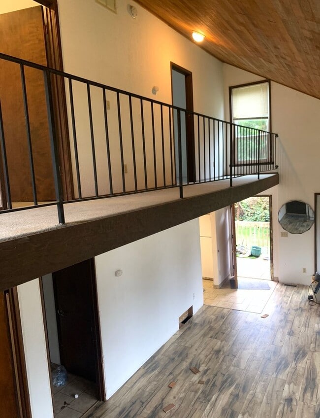 Building Photo - Country living